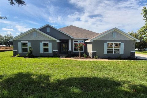 House in Dade City, Florida 4 bedrooms, 278.71 sq.m. № 1911754 - photo 1
