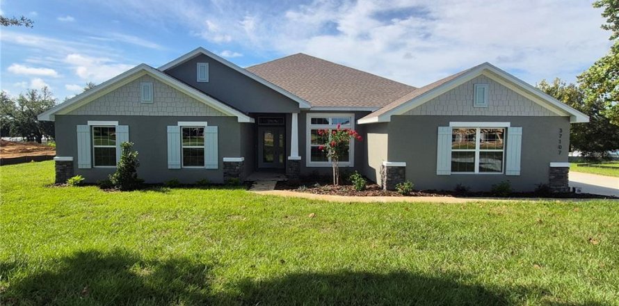 House in Dade City, Florida 4 bedrooms, 278.71 sq.m. № 1911754