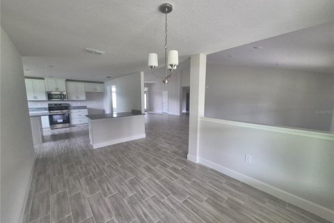 House in Dade City, Florida 4 bedrooms, 278.71 sq.m. № 1911754 - photo 14