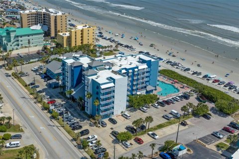 Condo in New Smyrna Beach, Florida, 1 bedroom  № 1718541 - photo 2