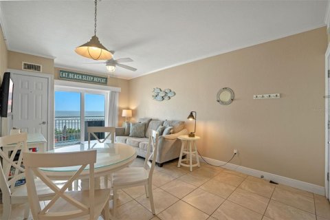 Condo in New Smyrna Beach, Florida, 1 bedroom  № 1718541 - photo 18