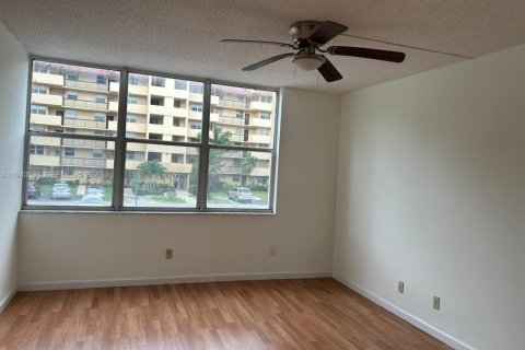 Copropriété à vendre à Lauderhill, Floride: 3 chambres, 137.77 m2 № 2091105 - photo 12