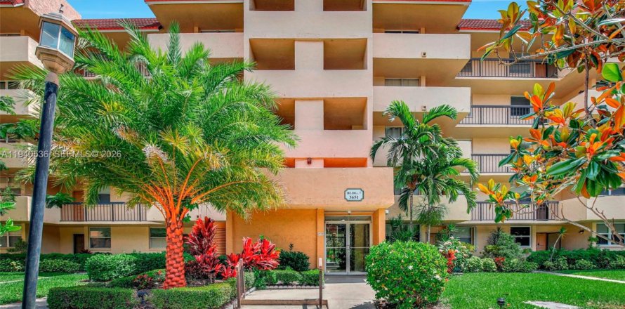Condo à Lauderhill, Floride, 3 chambres  № 2091105