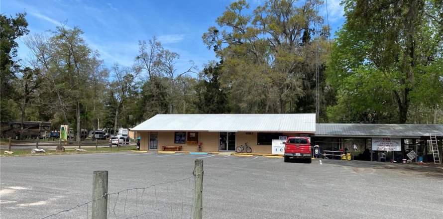 Propiedad comercial en Fort White, Florida 167.22 m2 № 2150956