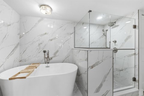 Condo in Placida, Florida, 3 bedrooms № 2387327 - photo 18