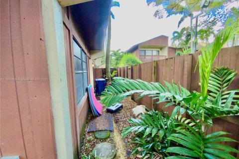 Touwnhouse à vendre à Miami, Floride: 2 chambres, 123.56 m2 № 1928926 - photo 26