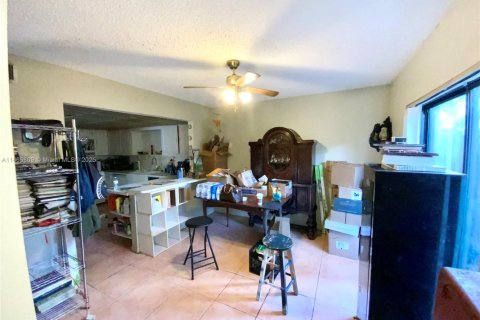 Touwnhouse à vendre à Miami, Floride: 2 chambres, 123.56 m2 № 1928926 - photo 11