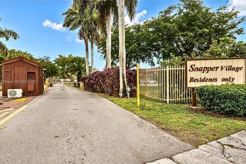 Touwnhouse à vendre à Miami, Floride: 2 chambres, 123.56 m2 № 1928926 - photo 5