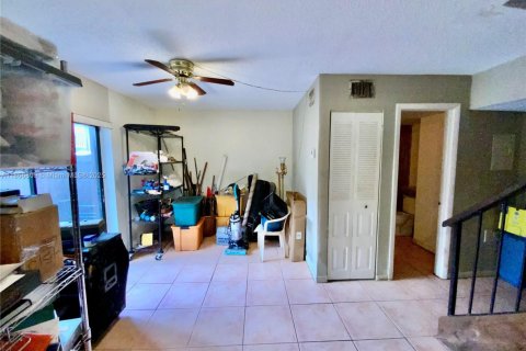 Touwnhouse à vendre à Miami, Floride: 2 chambres, 123.56 m2 № 1928926 - photo 13