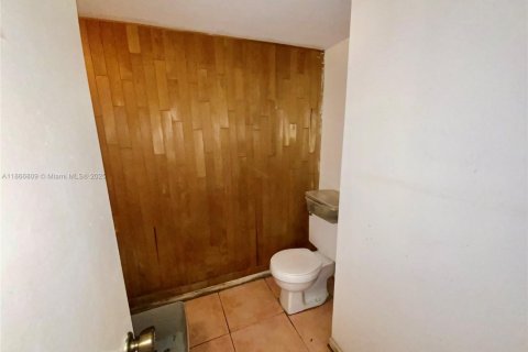 Touwnhouse à vendre à Miami, Floride: 2 chambres, 123.56 m2 № 1928926 - photo 24