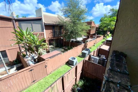 Touwnhouse à vendre à Miami, Floride: 2 chambres, 123.56 m2 № 1928926 - photo 19