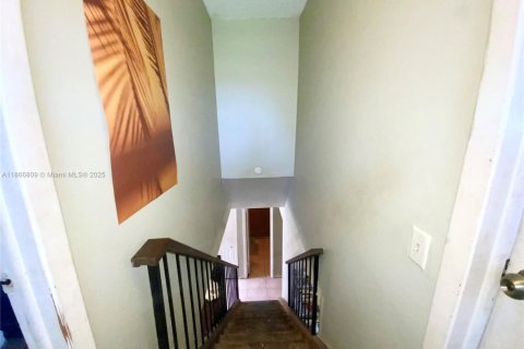 Touwnhouse à vendre à Miami, Floride: 2 chambres, 123.56 m2 № 1928926 - photo 21