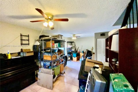 Touwnhouse à vendre à Miami, Floride: 2 chambres, 123.56 m2 № 1928926 - photo 12