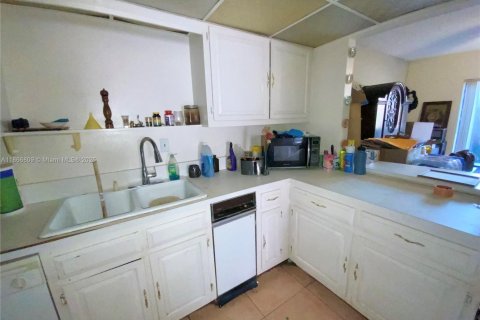 Touwnhouse à vendre à Miami, Floride: 2 chambres, 123.56 m2 № 1928926 - photo 4