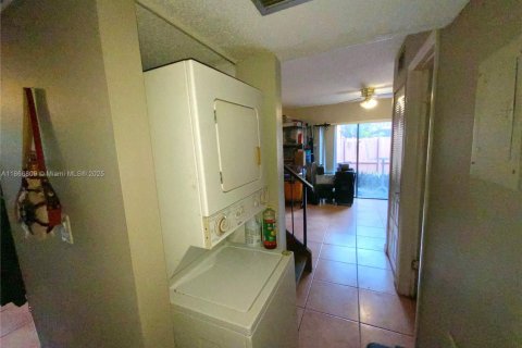 Touwnhouse à vendre à Miami, Floride: 2 chambres, 123.56 m2 № 1928926 - photo 22