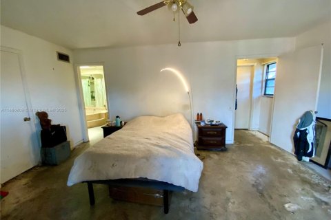Touwnhouse à vendre à Miami, Floride: 2 chambres, 123.56 m2 № 1928926 - photo 15