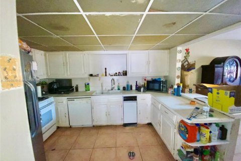 Touwnhouse à vendre à Miami, Floride: 2 chambres, 123.56 m2 № 1928926 - photo 3