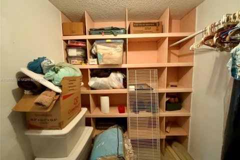 Touwnhouse à vendre à Miami, Floride: 2 chambres, 123.56 m2 № 1928926 - photo 10