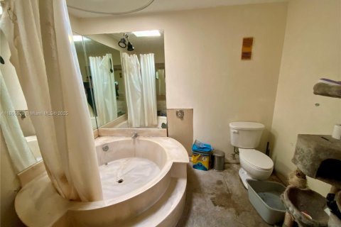Touwnhouse à vendre à Miami, Floride: 2 chambres, 123.56 m2 № 1928926 - photo 7