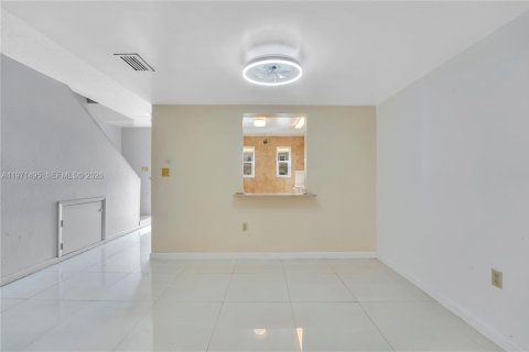 Townhouse in Miami Gardens, Florida 2 bedrooms, 103.12 sq.m. № 2033021 - photo 5