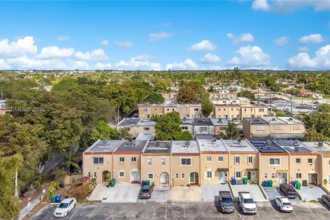 Townhouse in Miami Gardens, Florida 2 bedrooms, 103.12 sq.m. № 2033021 - photo 13