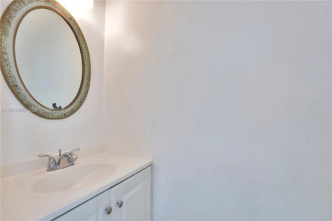 Townhouse in Miami Gardens, Florida 2 bedrooms, 103.12 sq.m. № 2033021 - photo 8