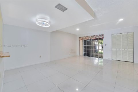 Townhouse in Miami Gardens, Florida 2 bedrooms, 103.12 sq.m. № 2033021 - photo 2