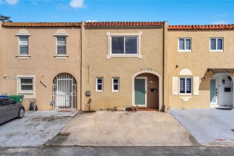 Townhouse in Miami Gardens, Florida 2 bedrooms, 103.12 sq.m. № 2033021