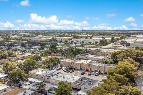 Townhouse in Miami Gardens, Florida 2 bedrooms, 103.12 sq.m. № 2033021 - photo 15