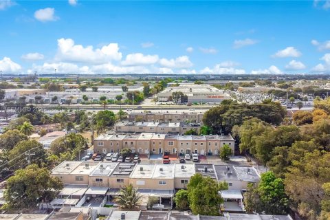 Townhouse in Miami Gardens, Florida 2 bedrooms, 103.12 sq.m. № 2033021 - photo 14