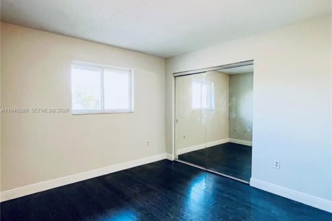 Снять в аренду таунхаус в Майами, Флорида 1 спальня, 69.77м2, № 2004447 - фото 10