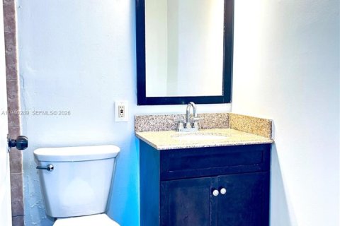 Снять в аренду таунхаус в Майами, Флорида 1 спальня, 69.77м2, № 2004447 - фото 14