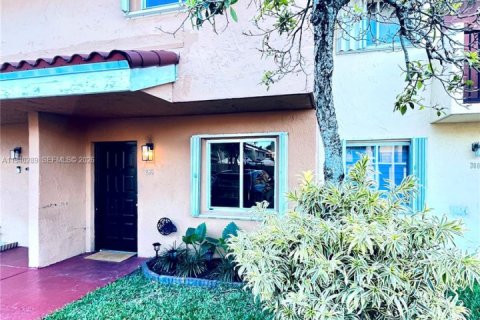 Снять в аренду таунхаус в Майами, Флорида 1 спальня, 69.77м2, № 2004447 - фото 6