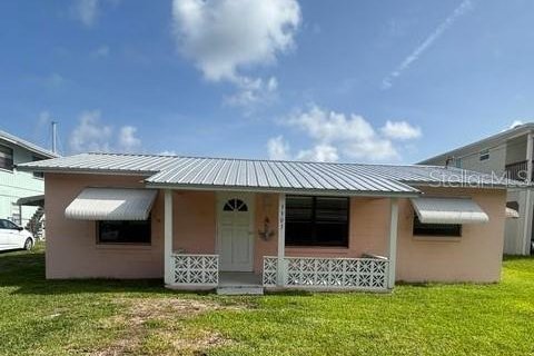 House in Hernando Beach, Florida 2 bedrooms, 104.79 sq.m. № 2366698
