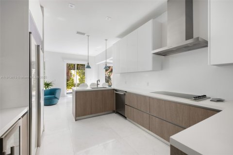 Снять в аренду виллу или дом в Майами, Флорида 5 спален, 343.55м2, № 2016100 - фото 8