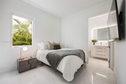 Снять в аренду виллу или дом в Майами, Флорида 5 спален, 343.55м2, № 2016100 - фото 11