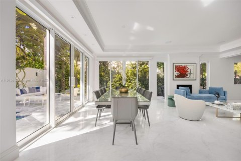 Дом в Майами, Флорида 5 спален, 343.55м2 № 2016100