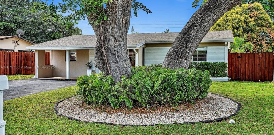 Villa ou maison à Dania Beach, Floride 4 chambres, 124.67 m2 № 1896273