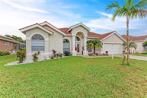 House in Sarasota, Florida 3 bedrooms, 208.01 sq.m. № 2230162 - photo 3