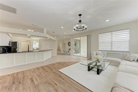 House in Sarasota, Florida 3 bedrooms, 208.01 sq.m. № 2230162 - photo 12