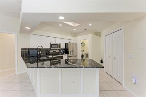 House in Sarasota, Florida 3 bedrooms, 208.01 sq.m. № 2230162 - photo 14