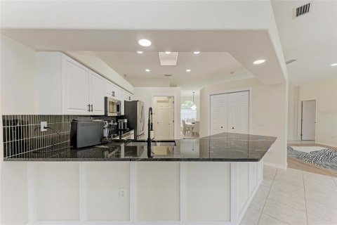 House in Sarasota, Florida 3 bedrooms, 208.01 sq.m. № 2230162 - photo 13