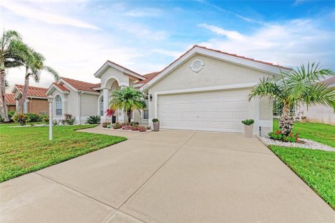 House in Sarasota, Florida 3 bedrooms, 208.01 sq.m. № 2230162 - photo 2