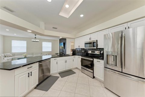 House in Sarasota, Florida 3 bedrooms, 208.01 sq.m. № 2230162 - photo 15