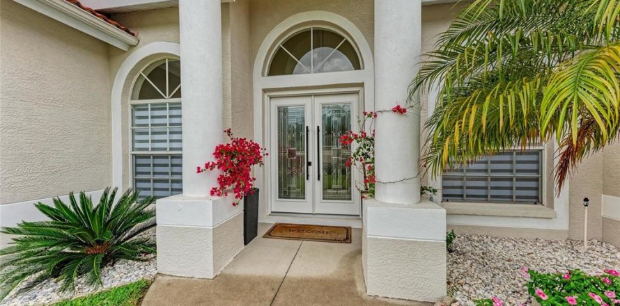 House in Sarasota, Florida 3 bedrooms, 208.01 sq.m. № 2230162