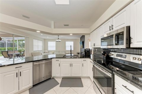 House in Sarasota, Florida 3 bedrooms, 208.01 sq.m. № 2230162 - photo 16