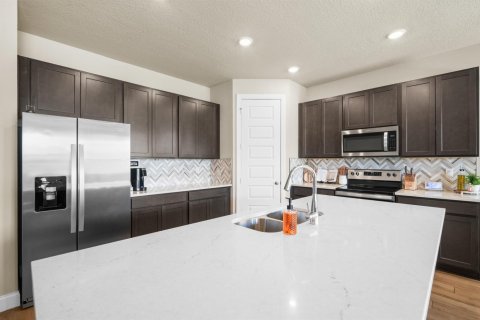 House in Port St. Lucie, Florida 4 bedrooms, 178 sq.m. № 2249709 - photo 11