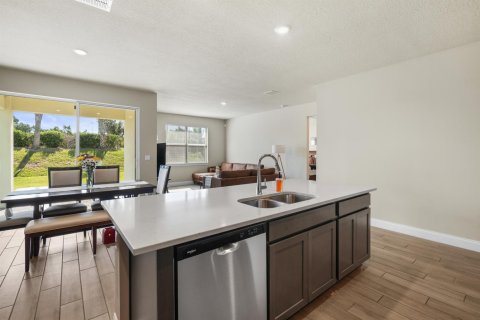 House in Port St. Lucie, Florida 4 bedrooms, 178 sq.m. № 2249709 - photo 12