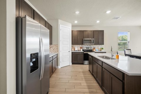 House in Port St. Lucie, Florida 4 bedrooms, 178 sq.m. № 2249709 - photo 8