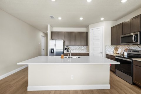 House in Port St. Lucie, Florida 4 bedrooms, 178 sq.m. № 2249709 - photo 10